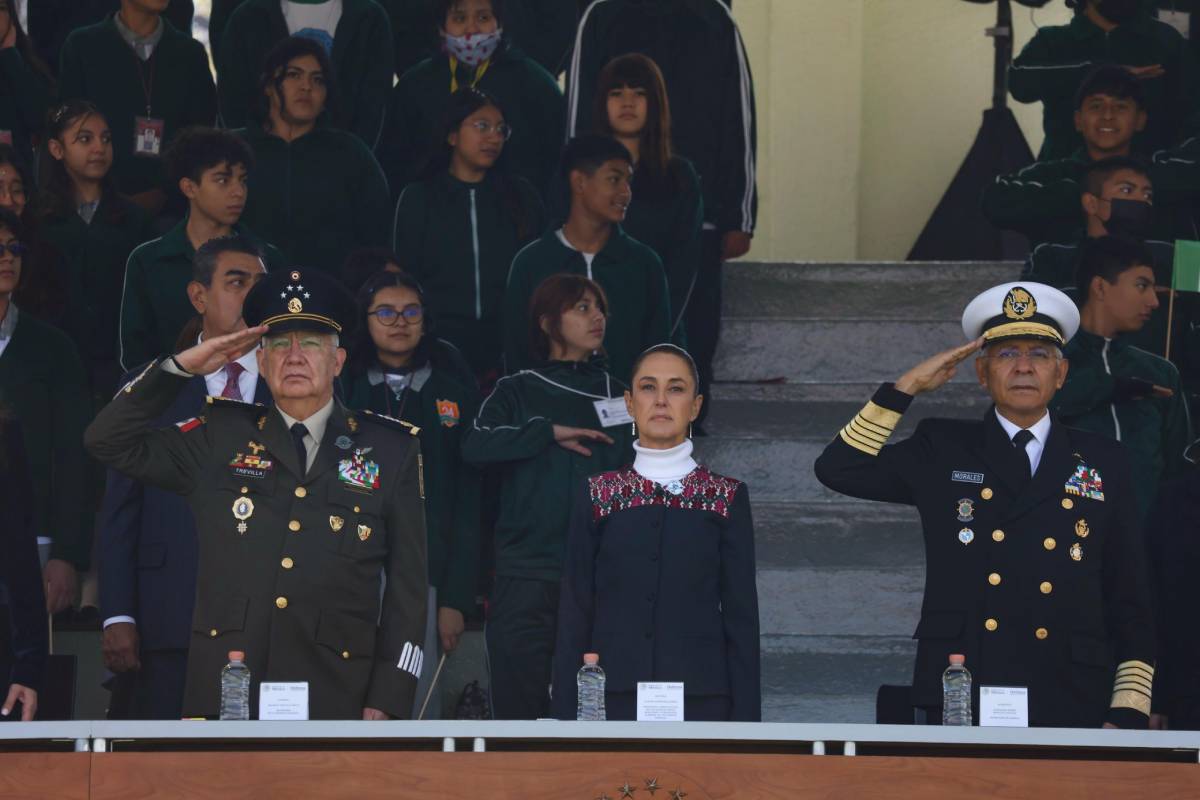 Claudia Sheinbaum encabeza ceremonia del Día de la Bandera en Campo Marte