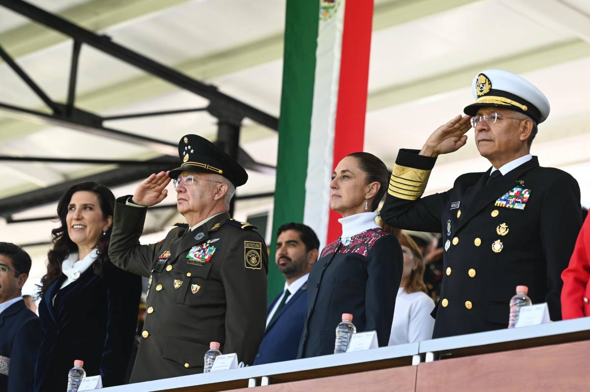 Claudia Sheinbaum encabeza ceremonia del Día de la Bandera en Campo Marte