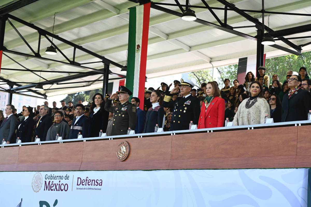 Claudia Sheinbaum encabeza ceremonia del Día de la Bandera en Campo Marte