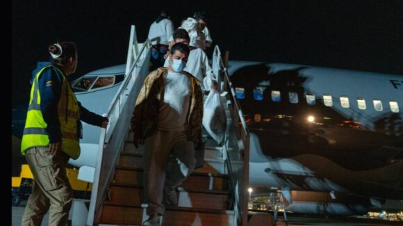 Colombia recibe a 101 ciudadanos deportados desde Estados Unidos en vuelo humanitario
