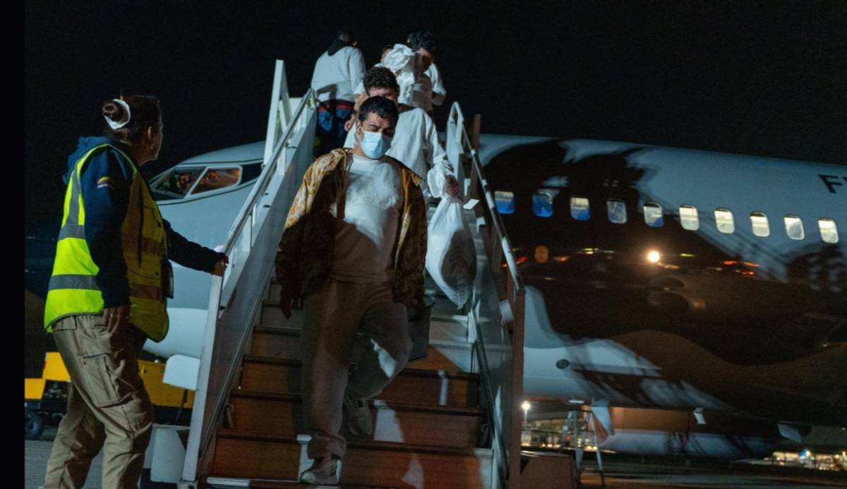 Colombia recibe a 101 ciudadanos deportados desde Estados Unidos en vuelo humanitario