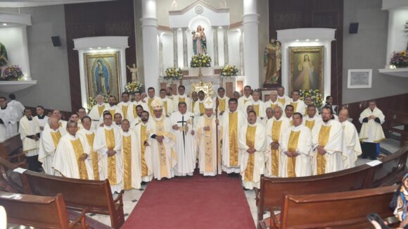 ‘Por mientras’… 45 años después: Padre Manuel Carrasco celebra 50 años de sacerdocio en Mazatlán, Sinaloa