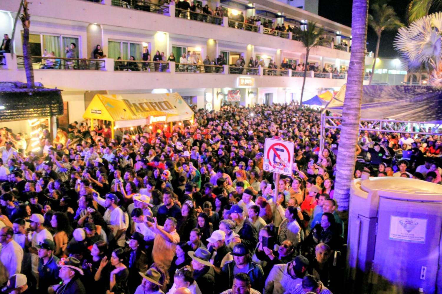 Concierto en Olas Altas, Mazatlán, durante el Lunes de Carnaval