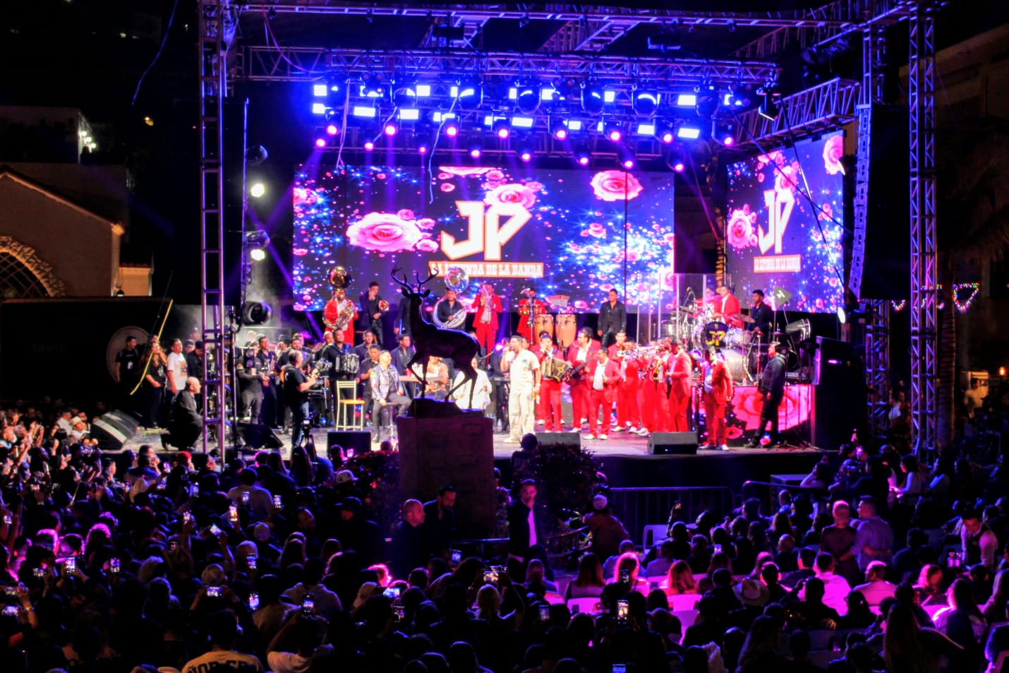 Concierto en Olas Altas, Mazatlán, durante el Lunes de Carnaval