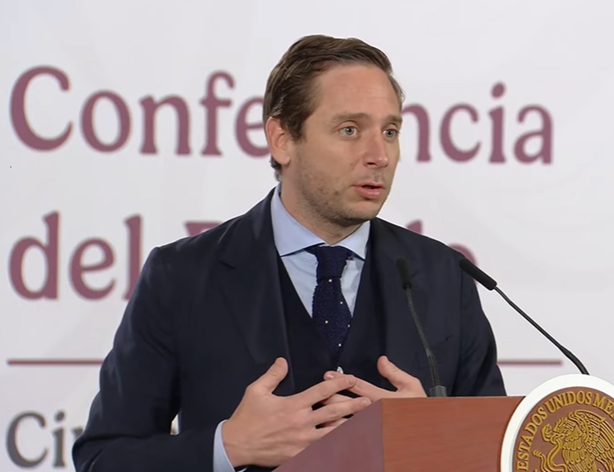Eduardo Clark llama a la población a vacunarse