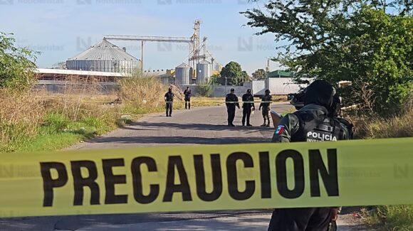 Atado y ejecutado encuentran a un hombre a un costado del puente a desnivel de El Palmito en Culiacán