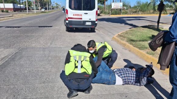 Motociclista es arrollado por el conductor de una vagoneta en el ejido México en Los Mochis, Sinaloa