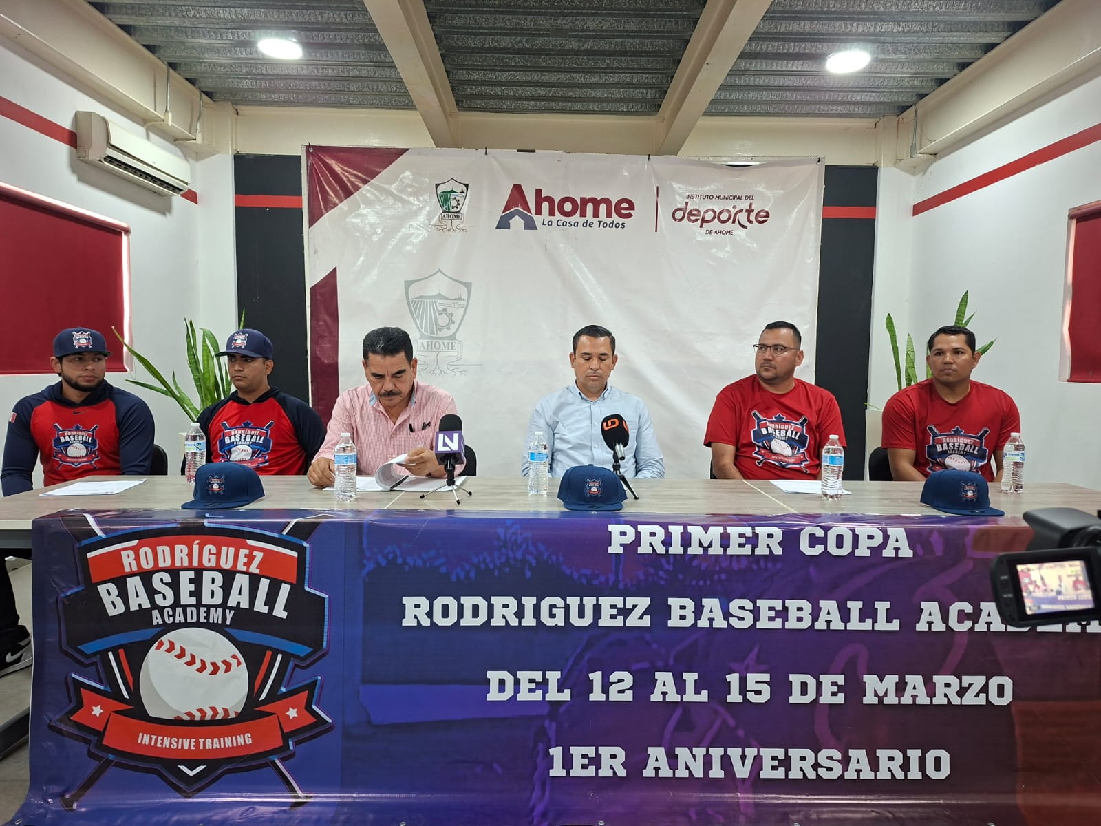 En grande pretenden celebrar el primer aniversario de la academia