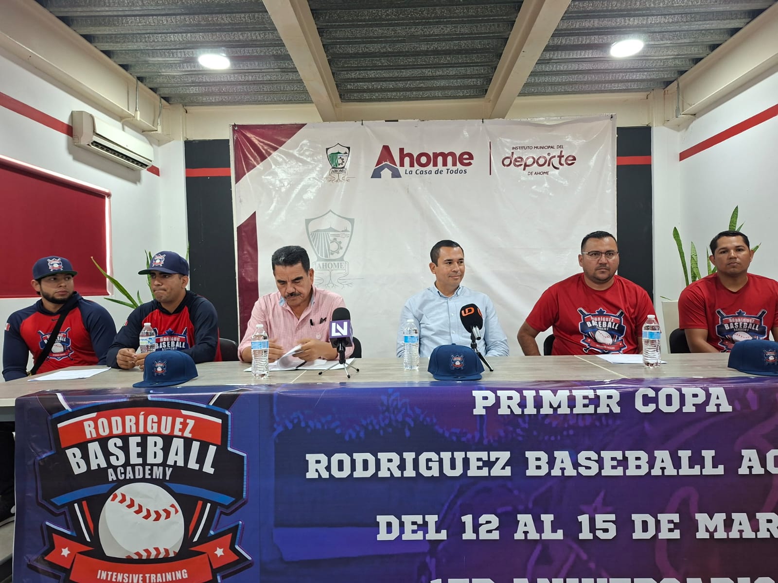 En grande pretenden celebrar el primer aniversario de la academia