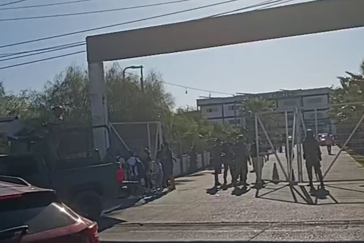 Fuerte movilización dejó el despojo de una una unidad motriz en Culiacán