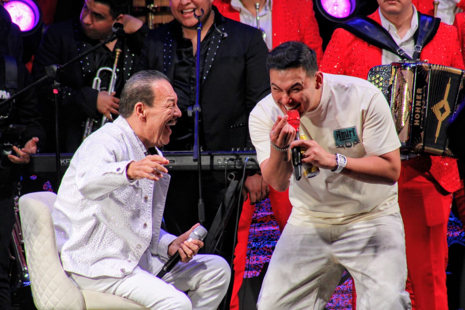 Julio Preciado y demás artistas hicieron vibrar el malecón de Mazatlán