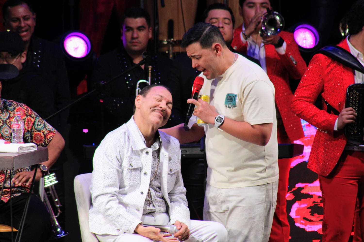 Julio Preciado y demás artistas hicieron vibrar el malecón de Mazatlán