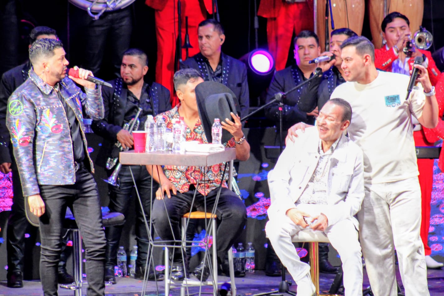 Julio Preciado y demás artistas hicieron vibrar el malecón de Mazatlán