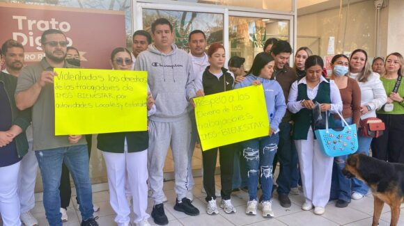 Se manifiestan trabajadores del IMSS Bienestar en Guasave, Sinaloa; denuncian descuentos injustificados en sus nóminas