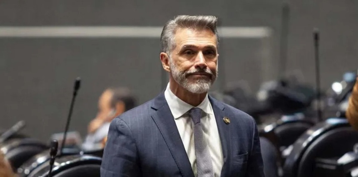 Morena retira los derechos políticos de Sergio Mayer