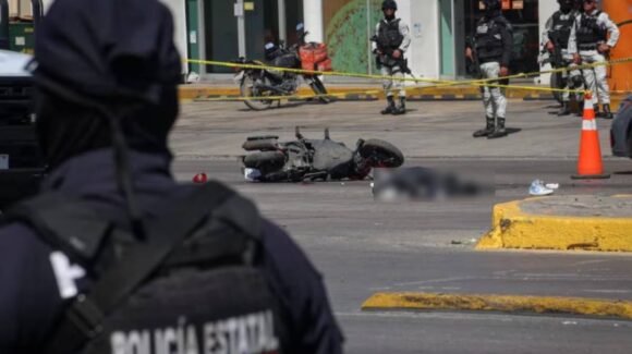 Muere motociclista tras ser embestido por camión de la Guardia Nacional en Ecatepec