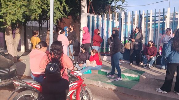 ¡No hay servicio! Se van a paro trabajadoras de la guardería Canacintra en Guasave, Sinaloa; les deben la quincena