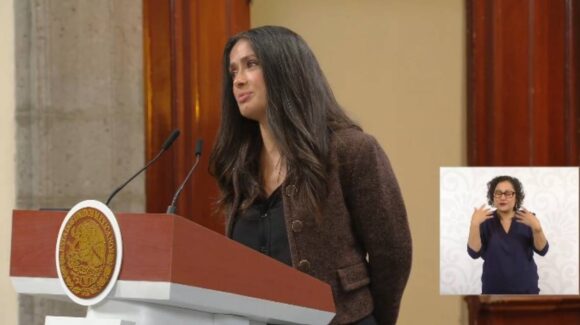 Salma Hayek celebra incentivos de Claudia Sheinbaum para fortalecer el cine mexicano