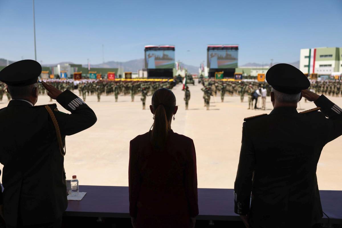 Sheinbaum reconoce al Ejército Mexicano en su 113 aniversario
