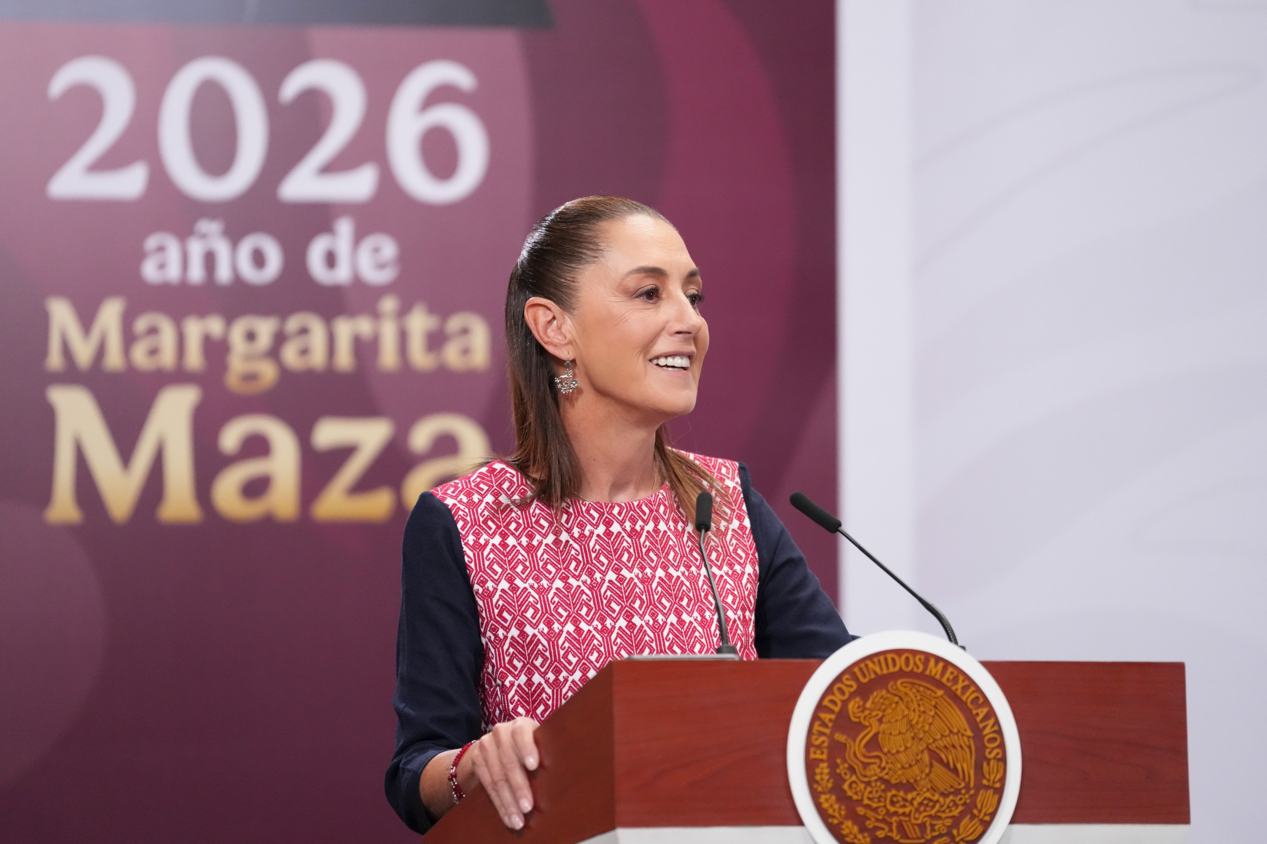 Sheinbaum y Salma Hayec anuncian plan de apoyo integral al cine nacional