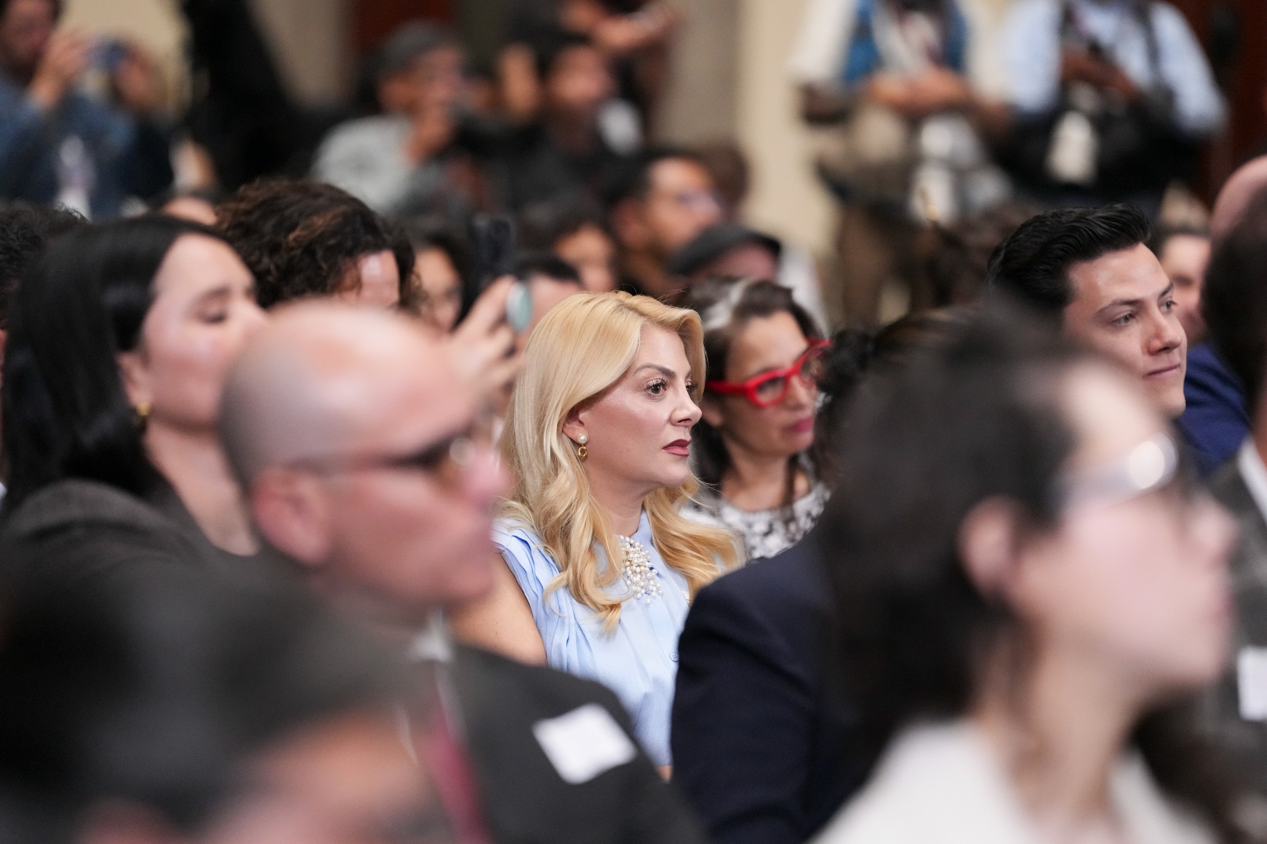 Sheinbaum y Salma Hayec anuncian plan de apoyo integral al cine nacional