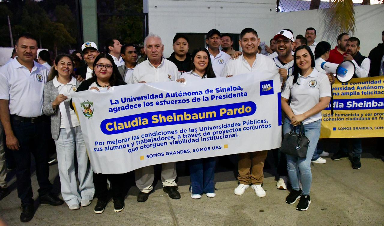 Universitarios de la UAS se hicieron presentes a las afueras de la Tercera Región Militar