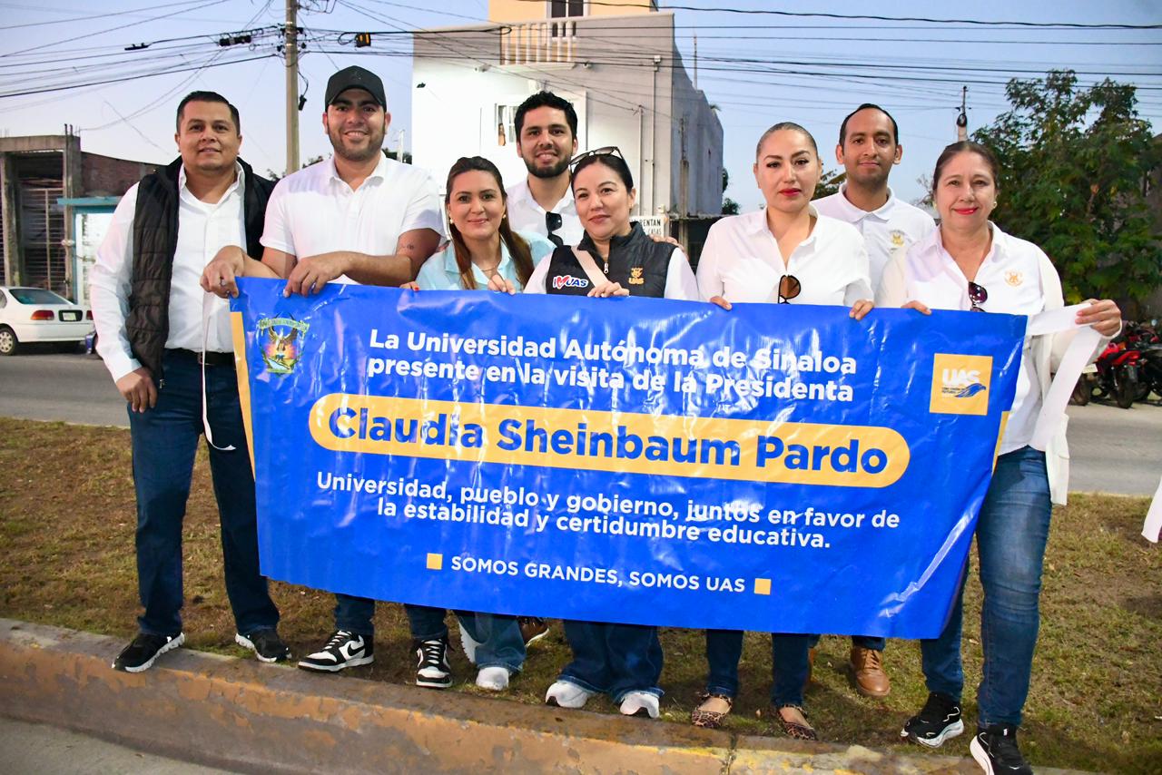 Universitarios de la UAS se hicieron presentes a las afueras de la Tercera Región Militar