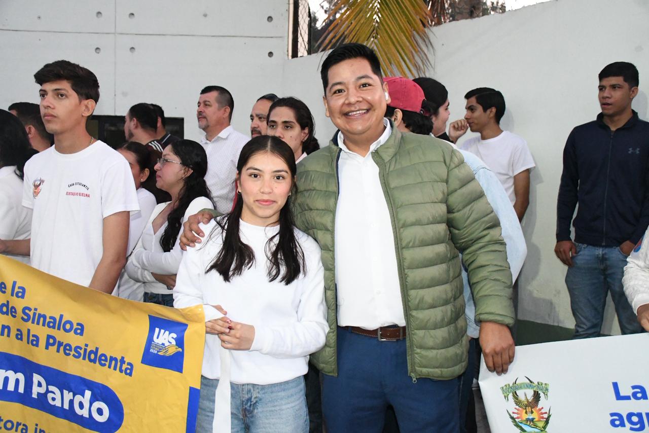 Universitarios de la UAS se hicieron presentes a las afueras de la Tercera Región Militar