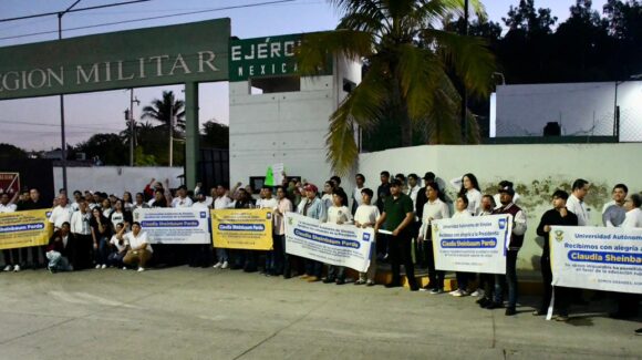 Madrugan universitarios para recibir a Claudia Sheinbaum en Mazatlán, Sinaloa; agradecen apoyo financiero a la UAS
