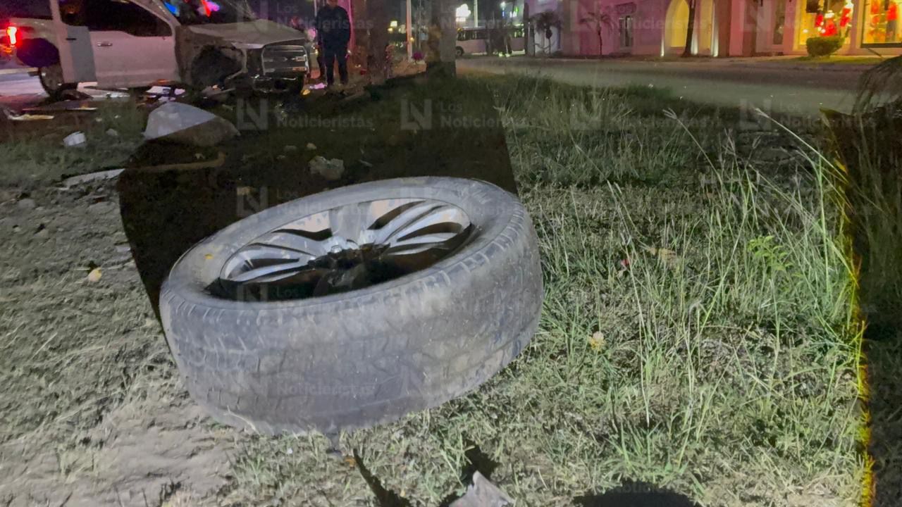 Llanta de camioneta accidentada