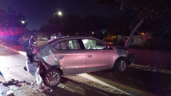 Se registra aparatoso accidente en el fraccionamiento Cuauhtémoc en Los Mochis, Sinaloa