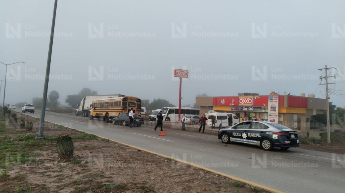 accidente de vehiculo con camion en la carretera mochis topo oxxo