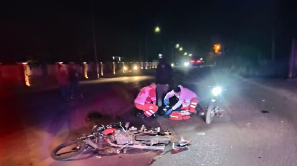 Joven motociclista resulta lesionado tras derrapar en la Mochis-Ahome