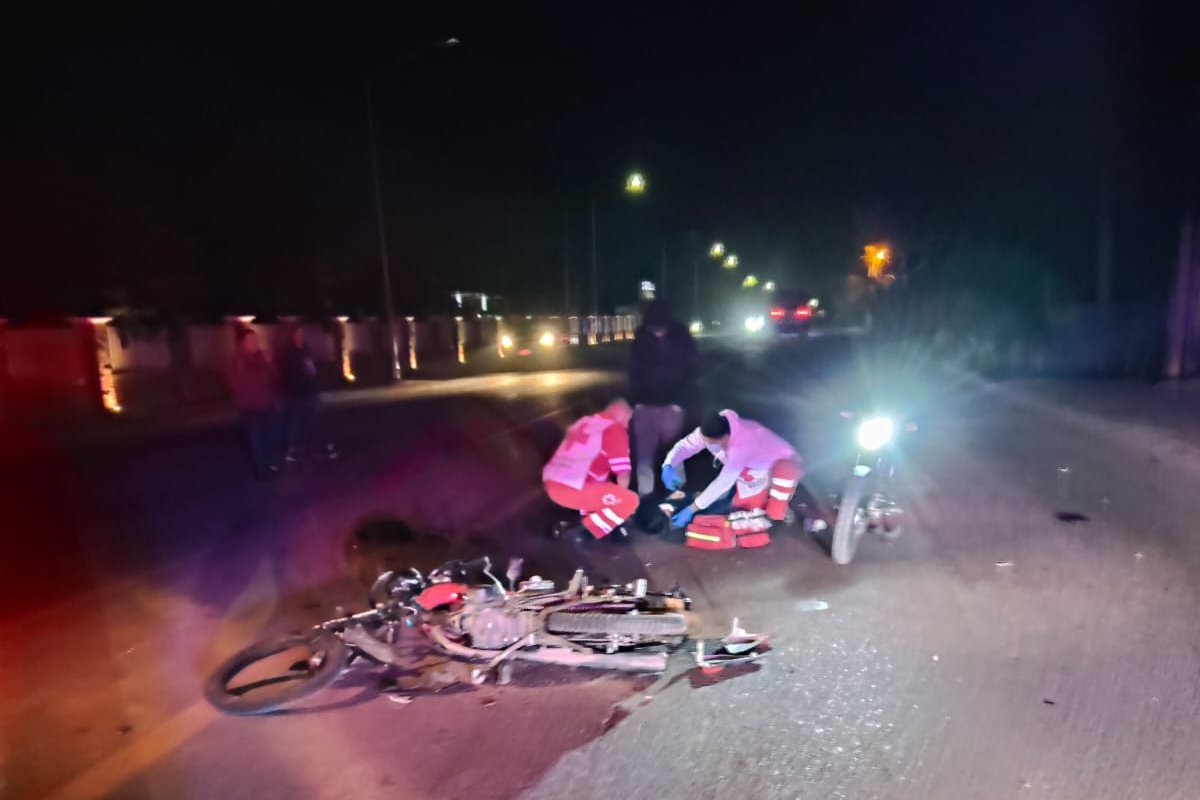 Joven lesionado al derrapar en su motocicleta