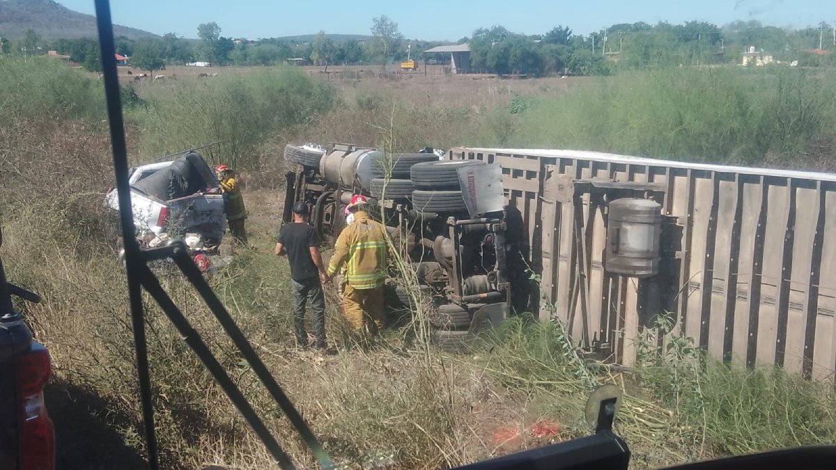 accidente en carretera mocorito guamuchil trailer