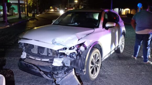 Dos personas resultan lesionadas tras accidente en el sector Centro de Los Mochis, Sinaloa