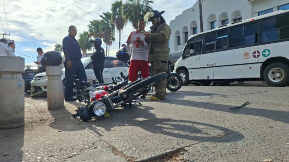 Repartidor de tacos termina en hospital tras sufrir un accidente en el sector centro de Los Mochis, Sinaloa