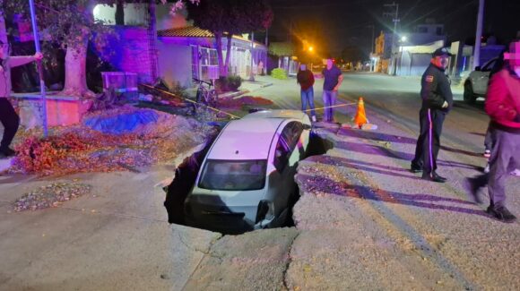 Golpes en abdomen, las causas de la muerte de doctor al caer en socavón de avenida Juan Carrasco, en Guasave, Sinaloa