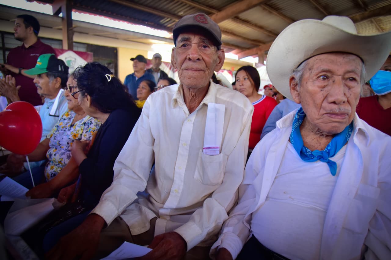 Adultos mayores asistieron a la Caravana del Bienestar en Tosalibampo, Ahome
