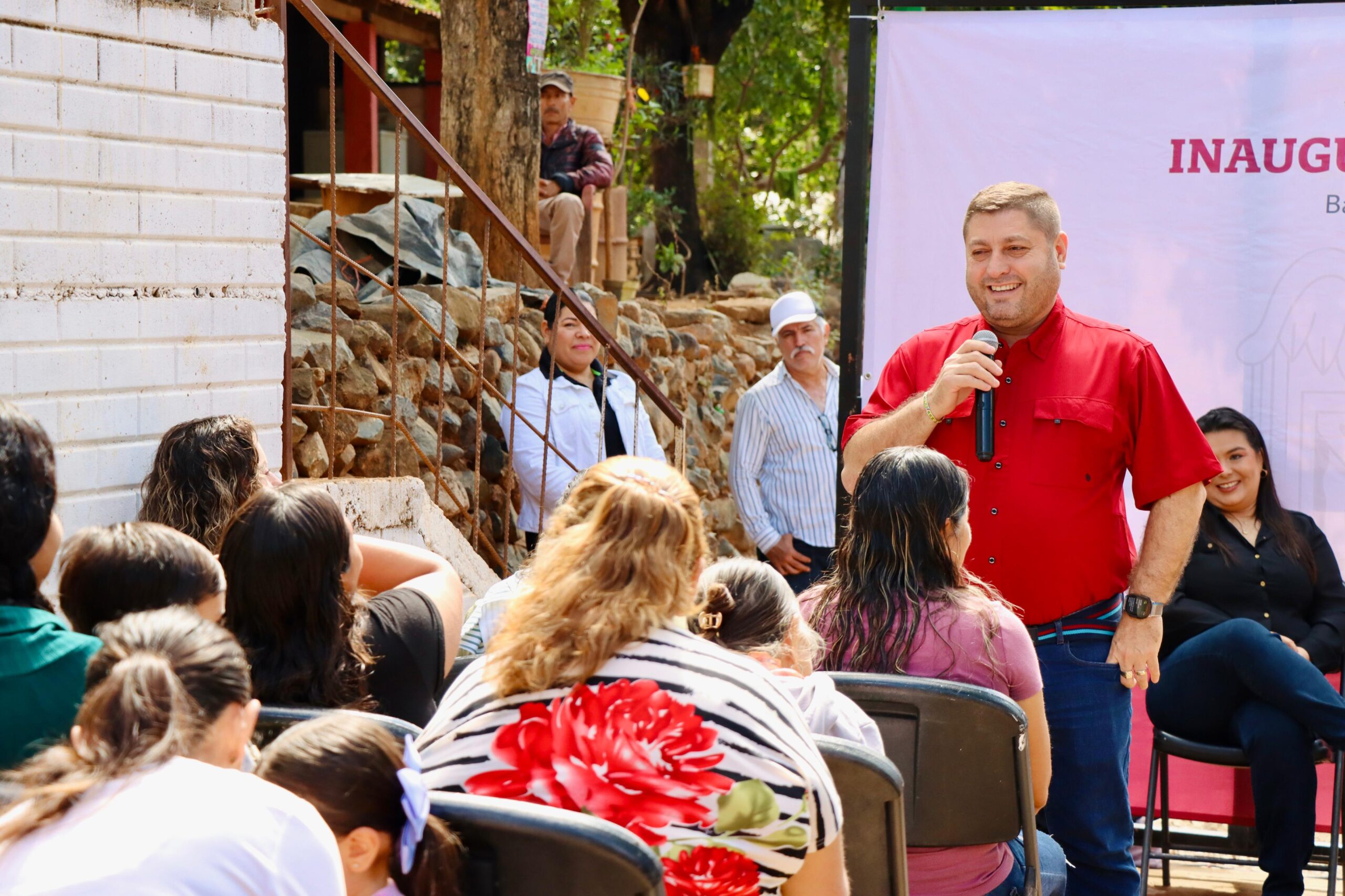 Alcalde de Badiraguato lleva obras sociales a Ojo de Agua