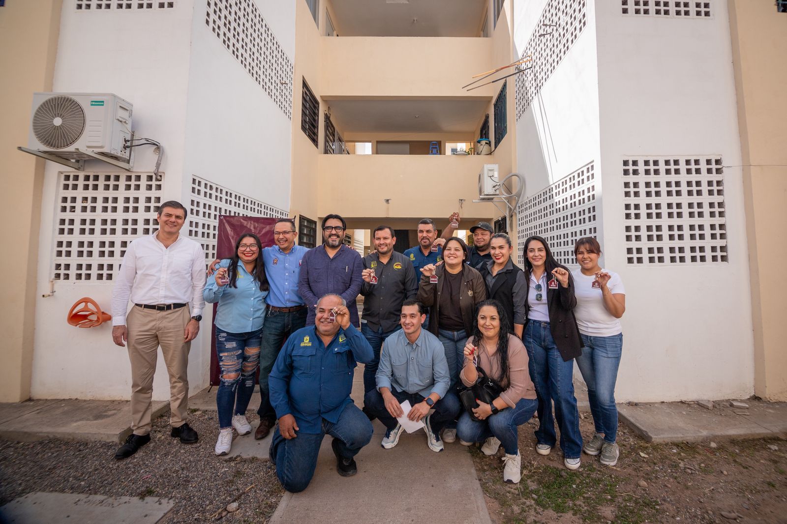 Alcalde de Culiacán entrega viviendas a sindicalizados del Ayuntamiento