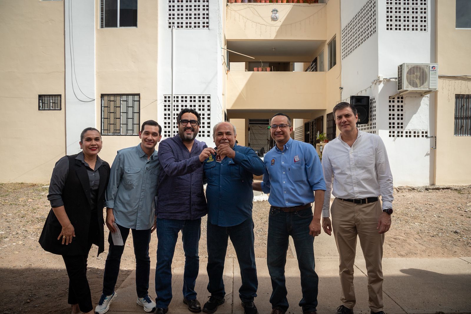 Alcalde de Culiacán entrega viviendas a sindicalizados del Ayuntamiento