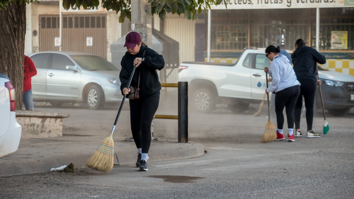 alcaldesa de guasave encabeza segunda jornada de limpieza en nueve cuadras apoyo