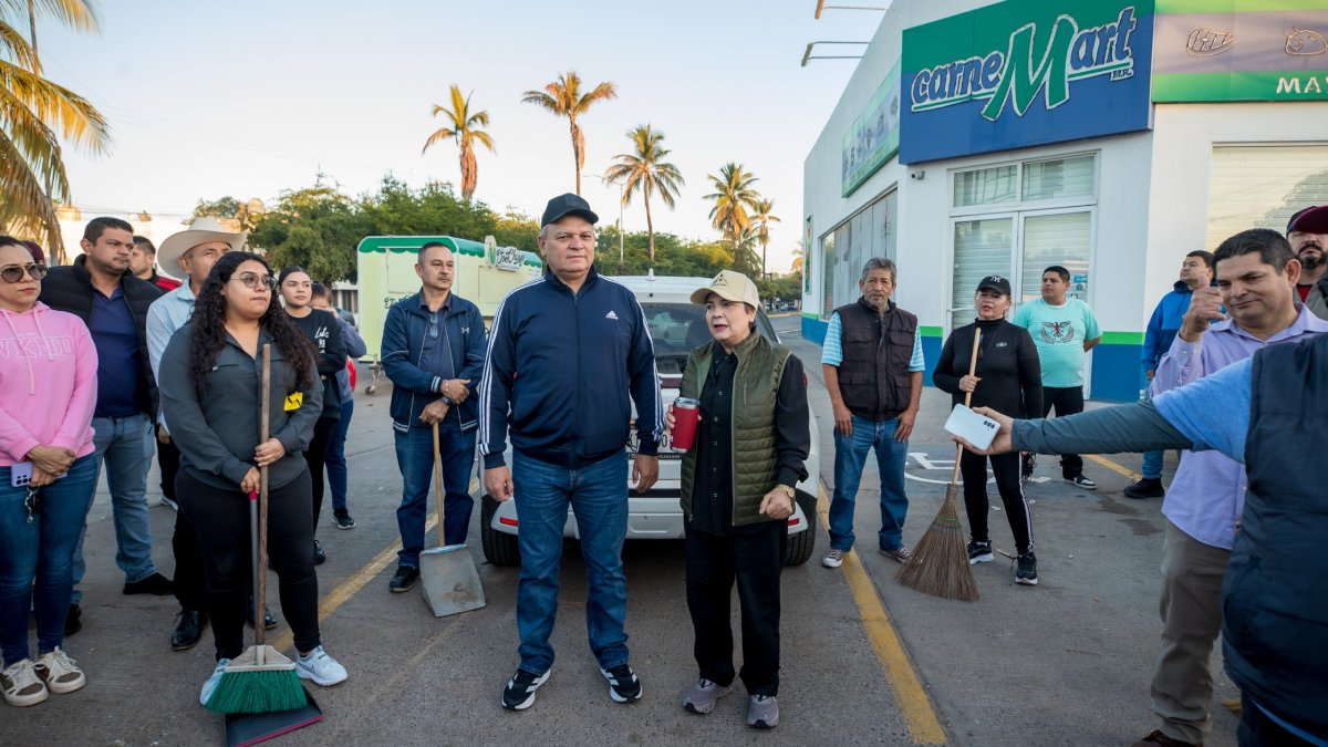 alcaldesa de guasave sinaloa encabeza segunda jornada de limpieza en nueve cuadras