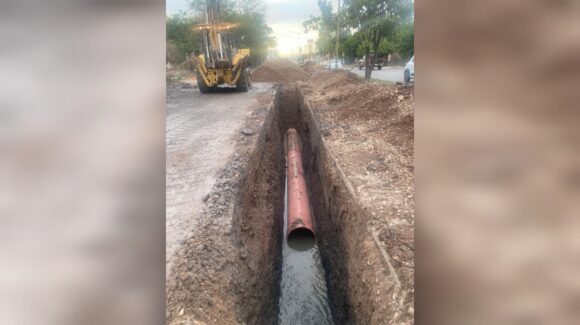 Tome precauciones, Japac inicia sustitución de alcantarillado sanitario frente al fraccionamiento Camino Real en Culiacán