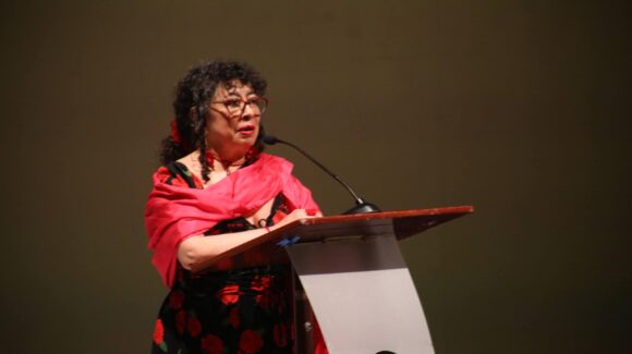Ana Clavel recibe el Premio Mazatlán, Sinaloa, de Literatura 2026 en una noche de gala en el Ángela Peralta