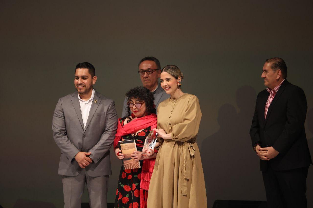 Ana Clavel recibe el Premio Mazatlán de Literatura 2026