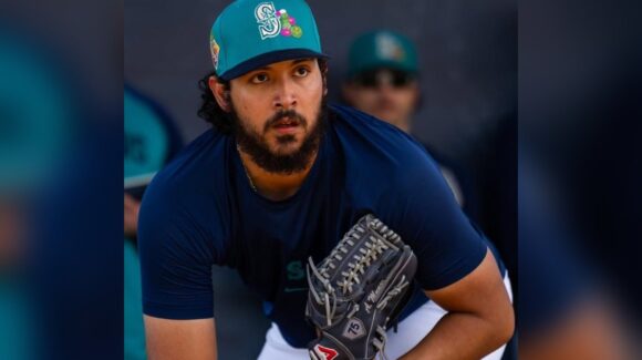 El sinaloense Andrés Muñoz reporta a la pretemporada con Marineros en MLB
