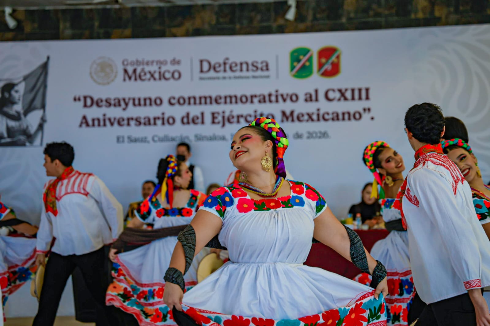 Ballet folclórico en la celebración del Aniversario del Ejército Mexicano