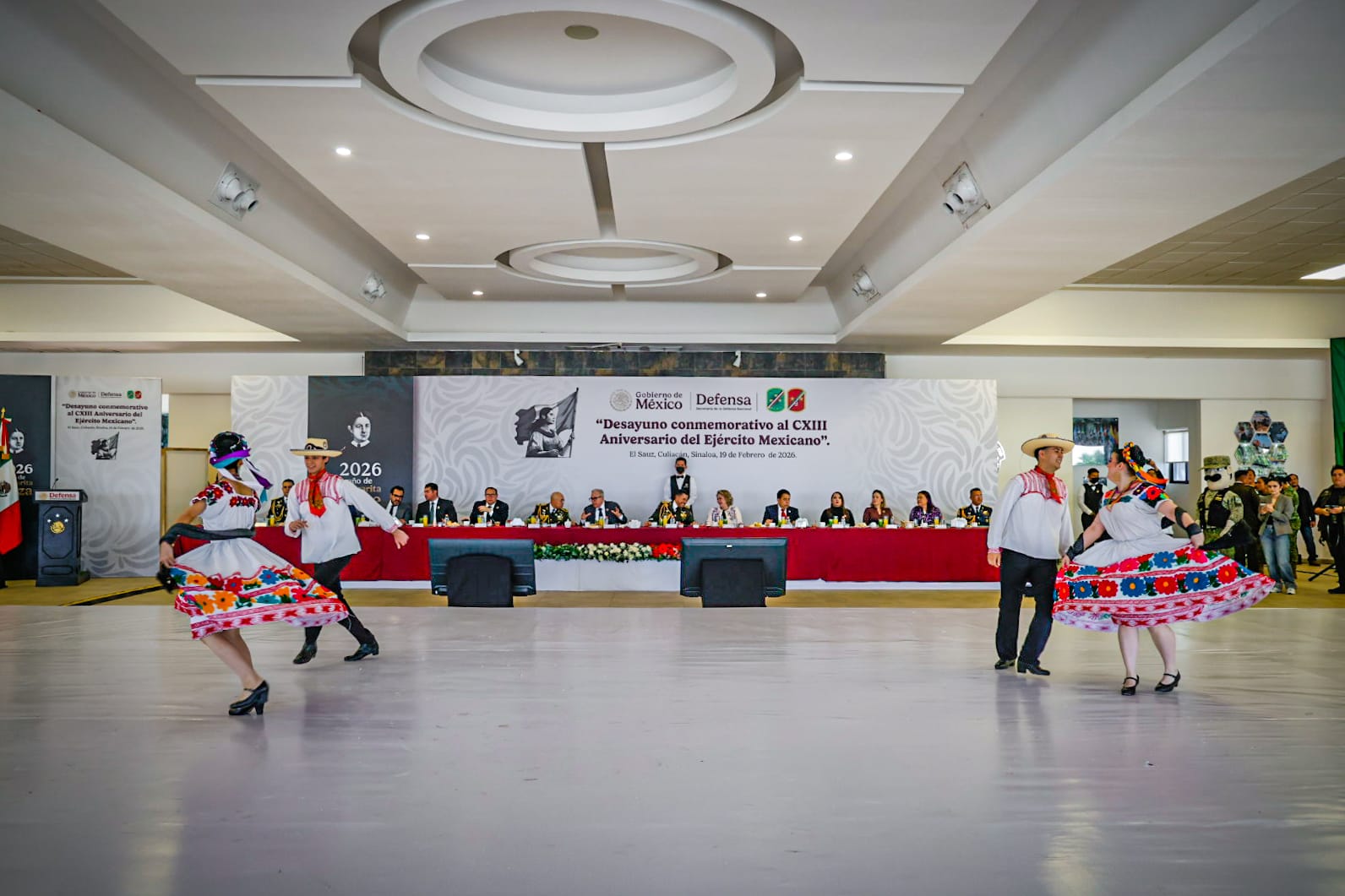 Ballet folclórico en la celebración del Aniversario del Ejército Mexicano